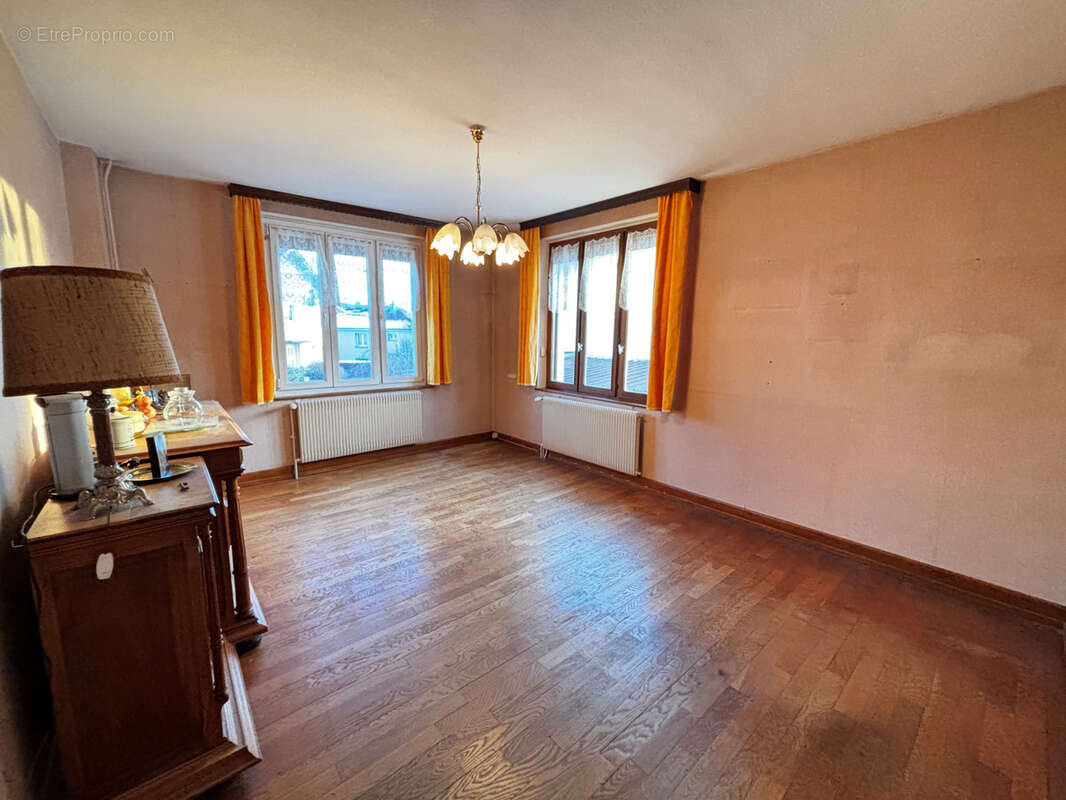 Maison à VIEUX-CHARMONT