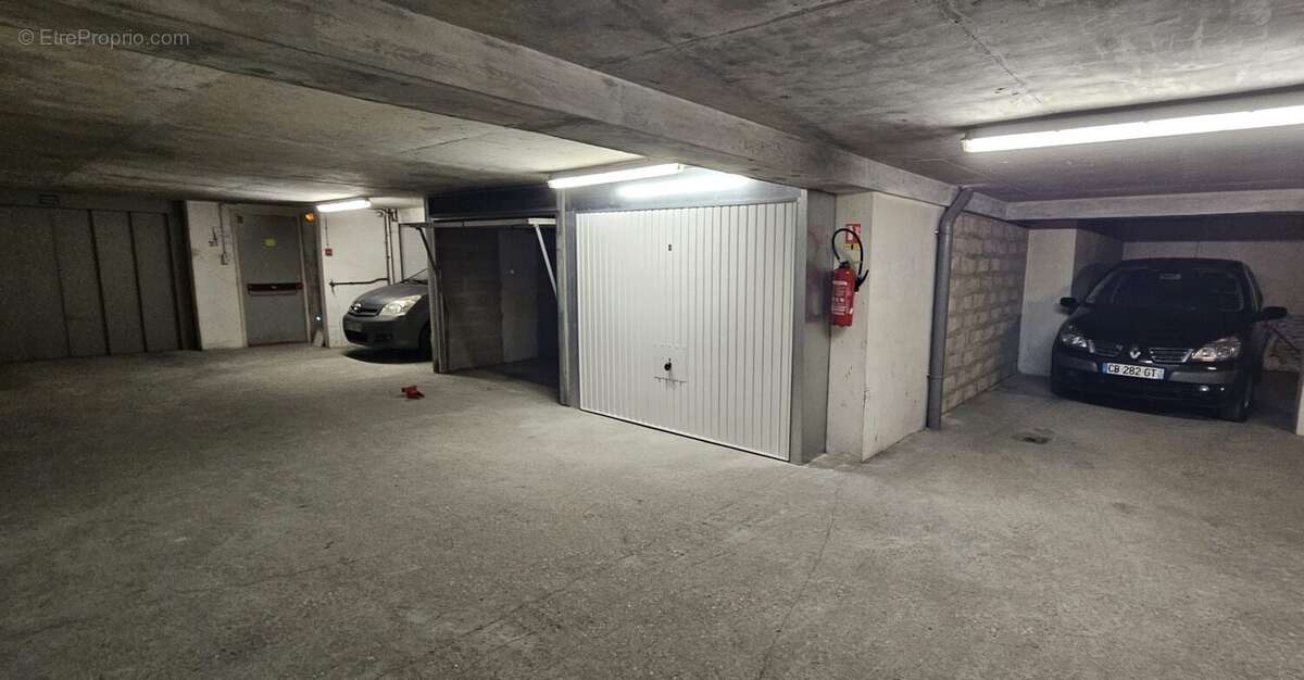 vue extérieur - Parking à PARIS-11E