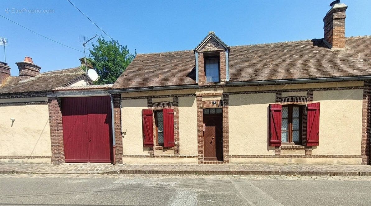 Maison à BREZOLLES