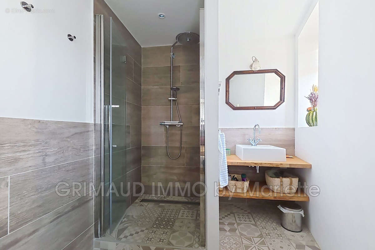 Maison à LA GARDE-FREINET