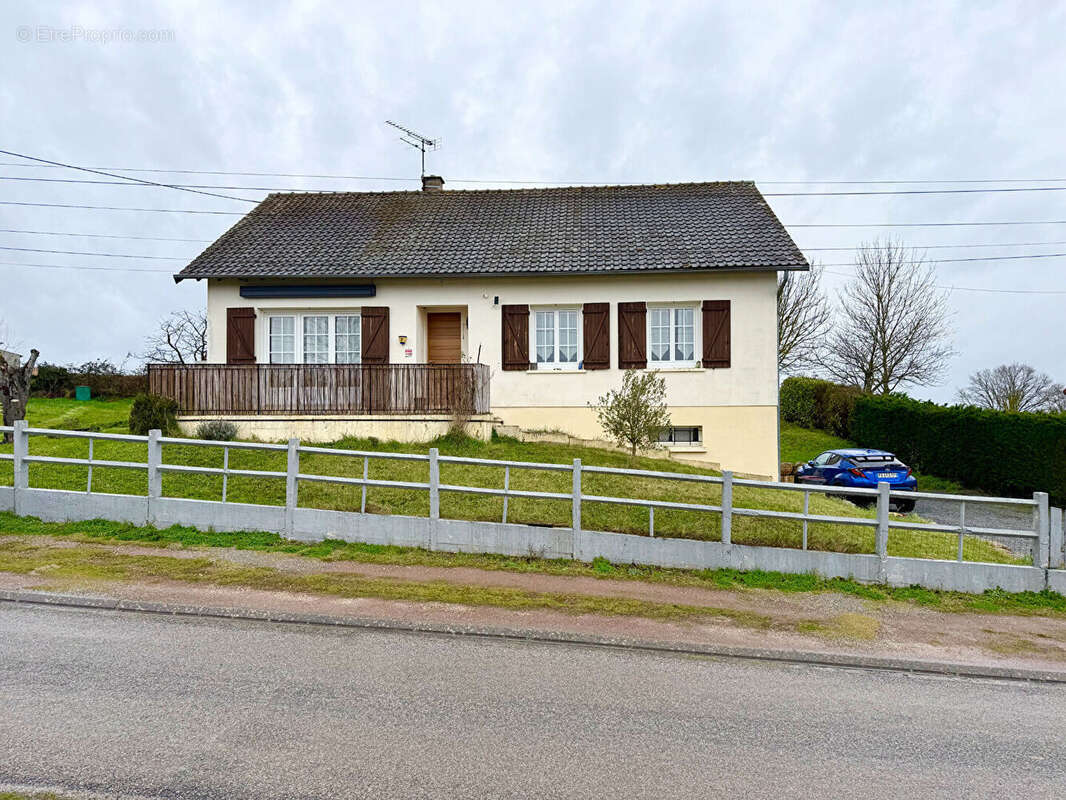 Maison à LE VEURDRE