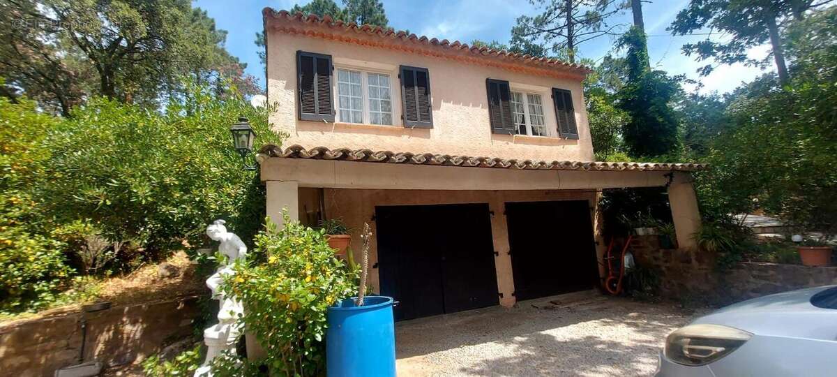 Maison à LE MUY