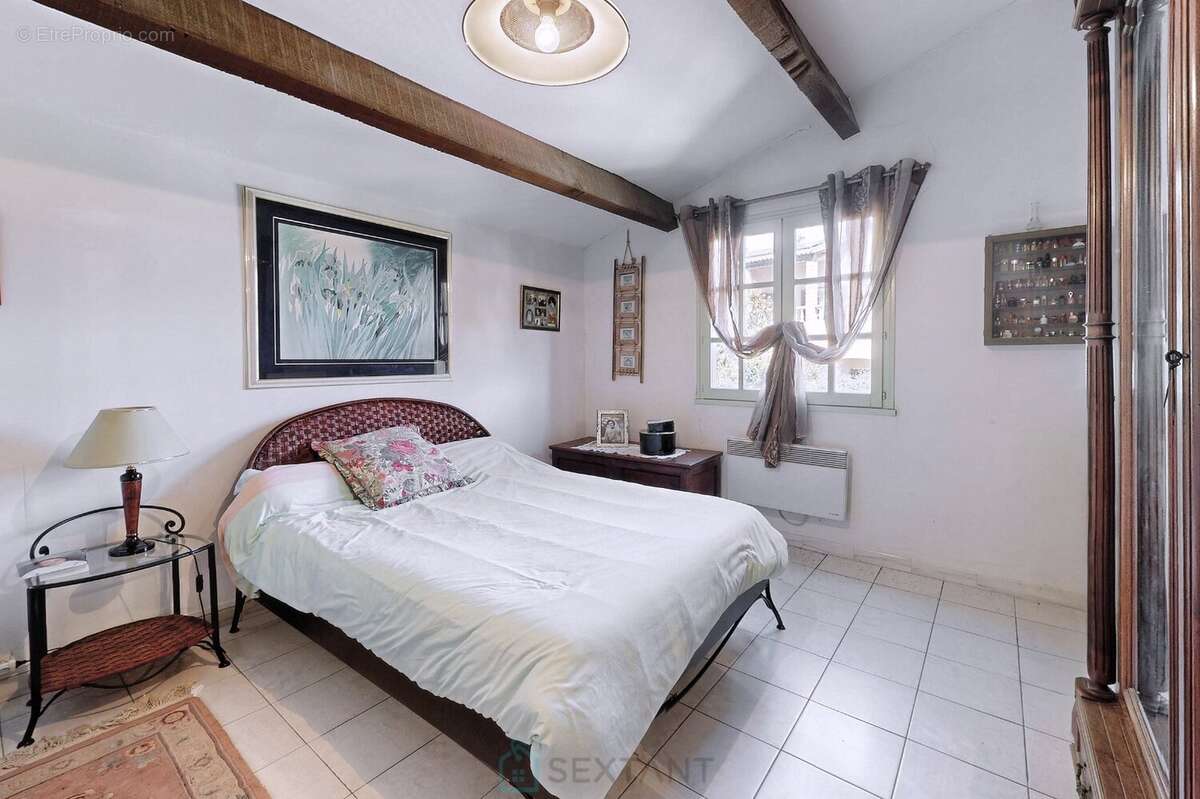 Maison à SAINT-MITRE-LES-REMPARTS