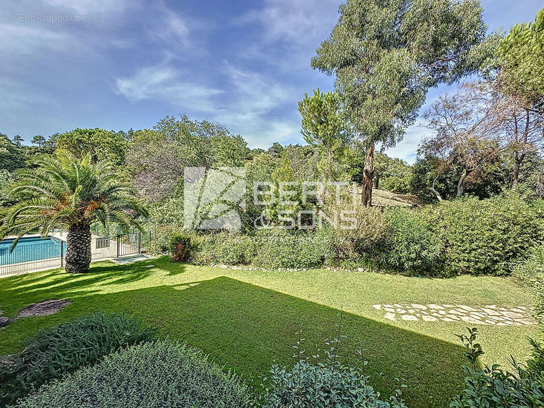 Appartement à MANDELIEU-LA-NAPOULE