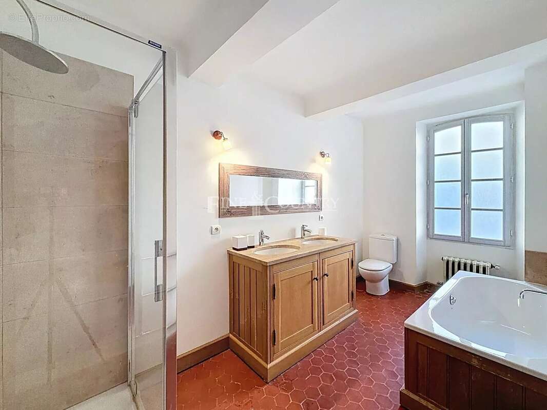 Maison à SAINT-CEZAIRE-SUR-SIAGNE