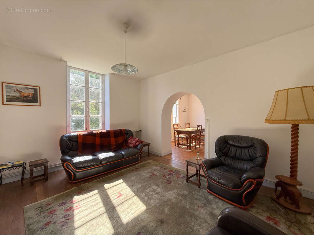 Maison à SAINT-QUANTIN-DE-RANCANNE