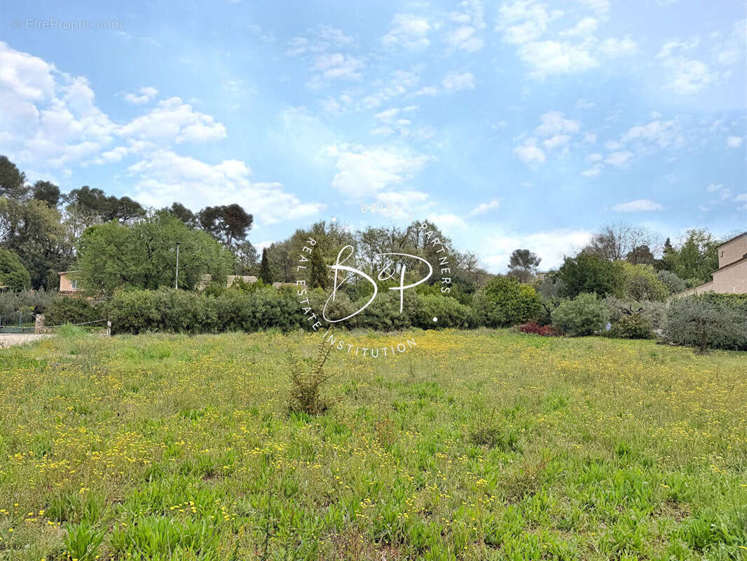 Terrain à SAINT-ANTONIN-DU-VAR