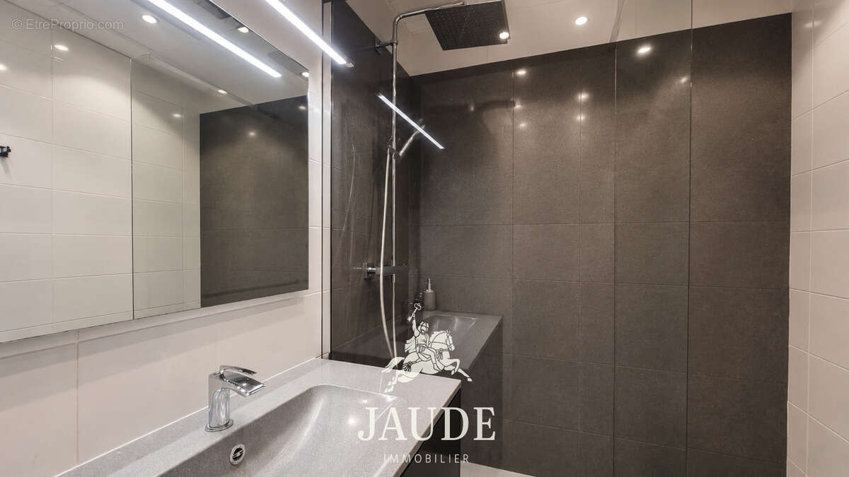 Appartement 81 m2 traversant avec 3 chambres et un garage privatif - photo 8