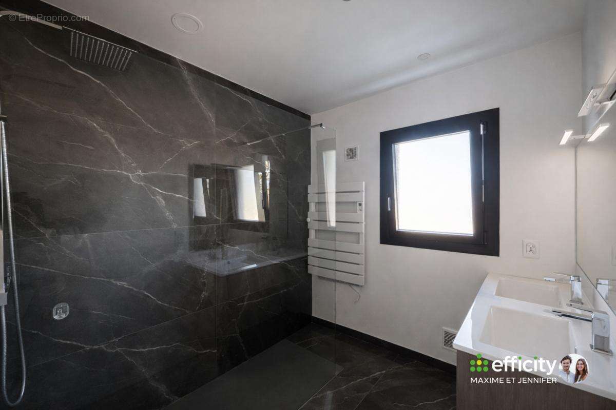Maison 190 m² à Azur  - photo 9