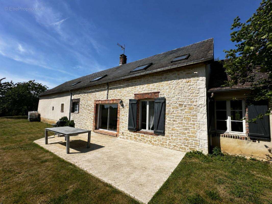 Maison à TREMBLAY-LES-VILLAGES