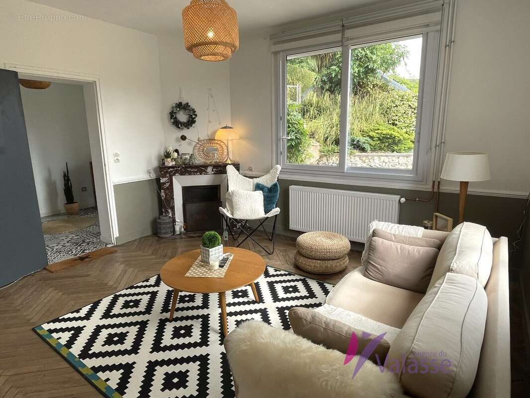 Maison à GRUCHET-LE-VALASSE