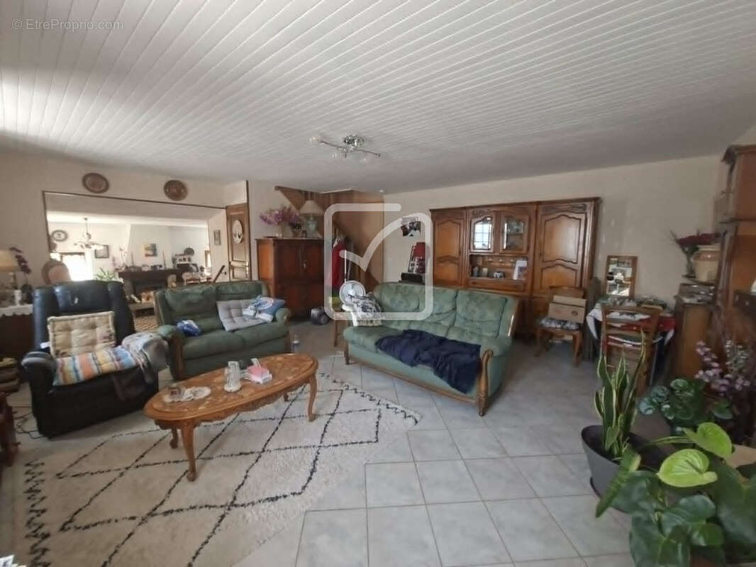 Maison individuelle en pierre, 136 m2, 4 chambres, terrain arboré clos de 1364 m2   Evriguet - photo 5