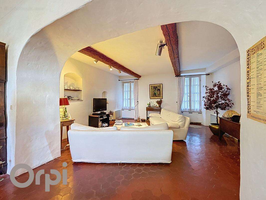 Maison à ROQUEBRUNE-SUR-ARGENS