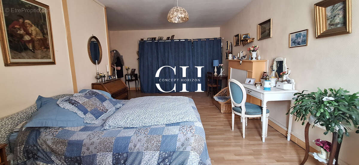 À VENDRE - Immeuble à usage mixte professionnel et habitation / Anciennement hôtel - restaurant / 282m2 / Pati - photo 11