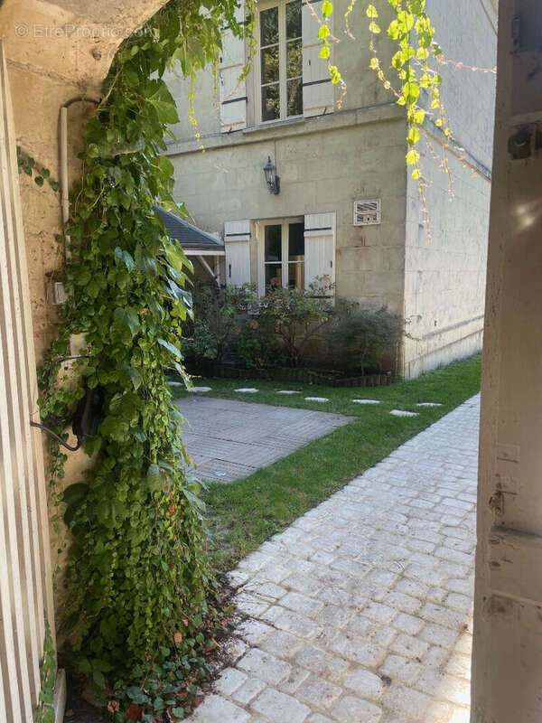 Maison à SAINT-ETIENNE-DE-CHIGNY