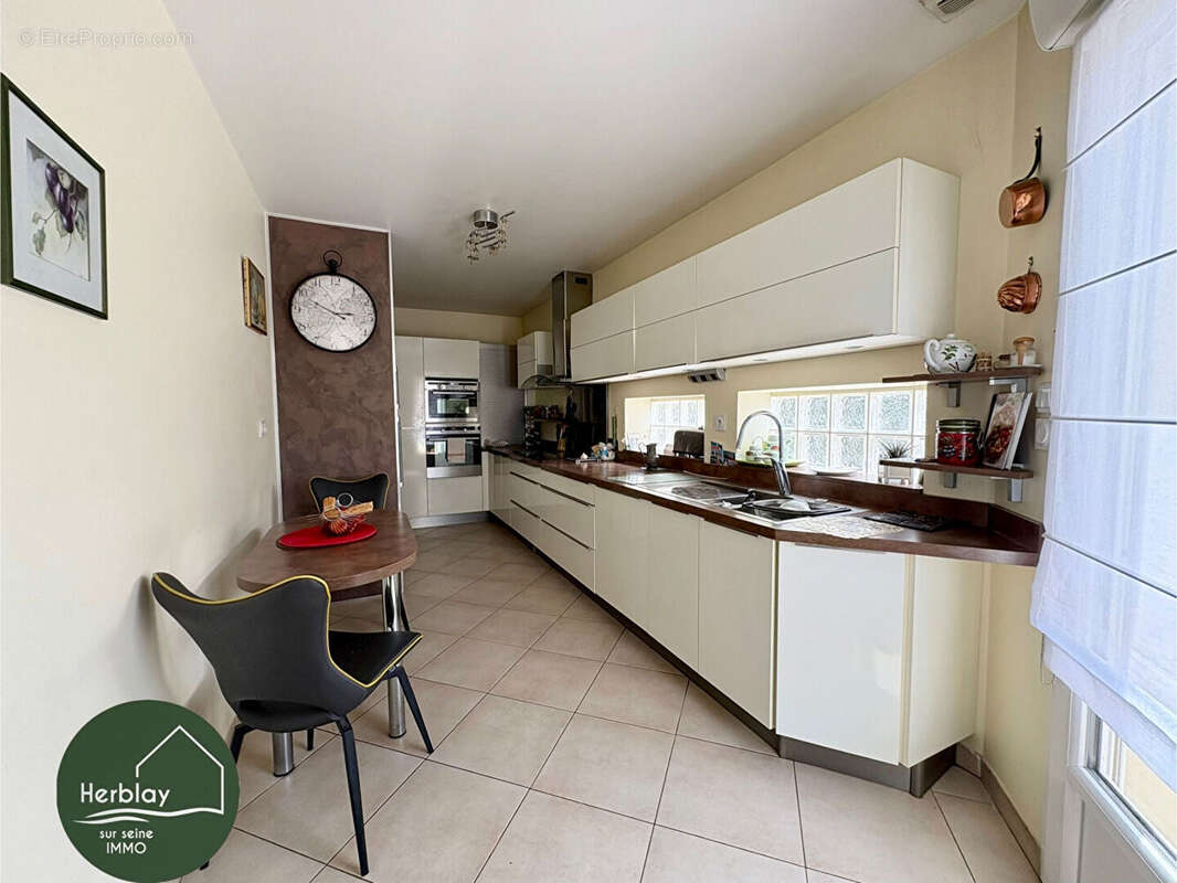 Maison proche centre ville - Herblay Sur Seine 6 pièces 125 m² - photo 4