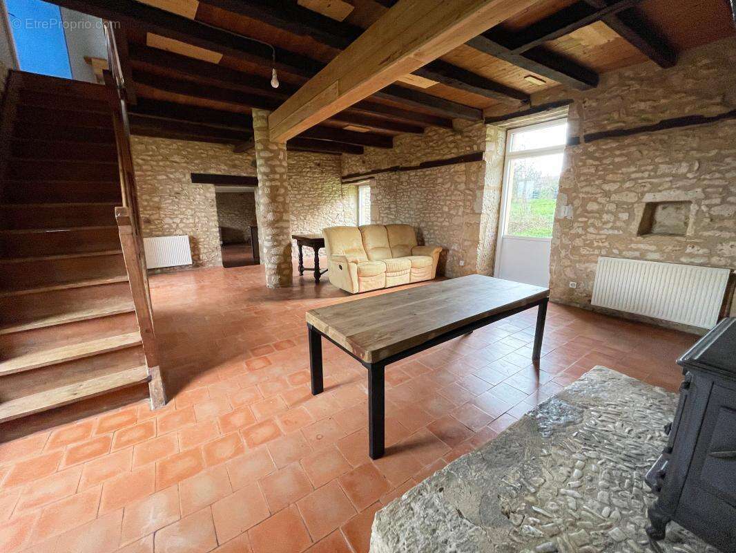 Maison à PRESSIGNAC-VICQ