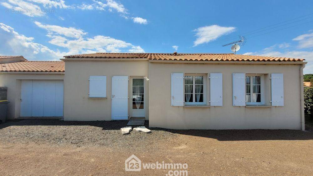 Située au calme à 1500m de Longeville sur Mer - Maison à LE BERNARD