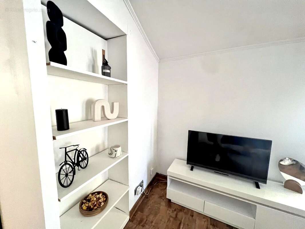 Appartement à SAINT-JULIEN-LES-ROSIERS