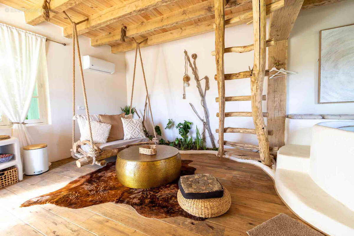 Maison à LA ROQUE-GAGEAC