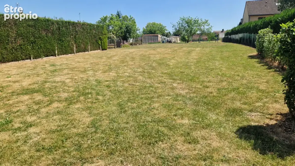 Terrain constructible 2 200 m2   Proche bourg et commodités - photo 4
