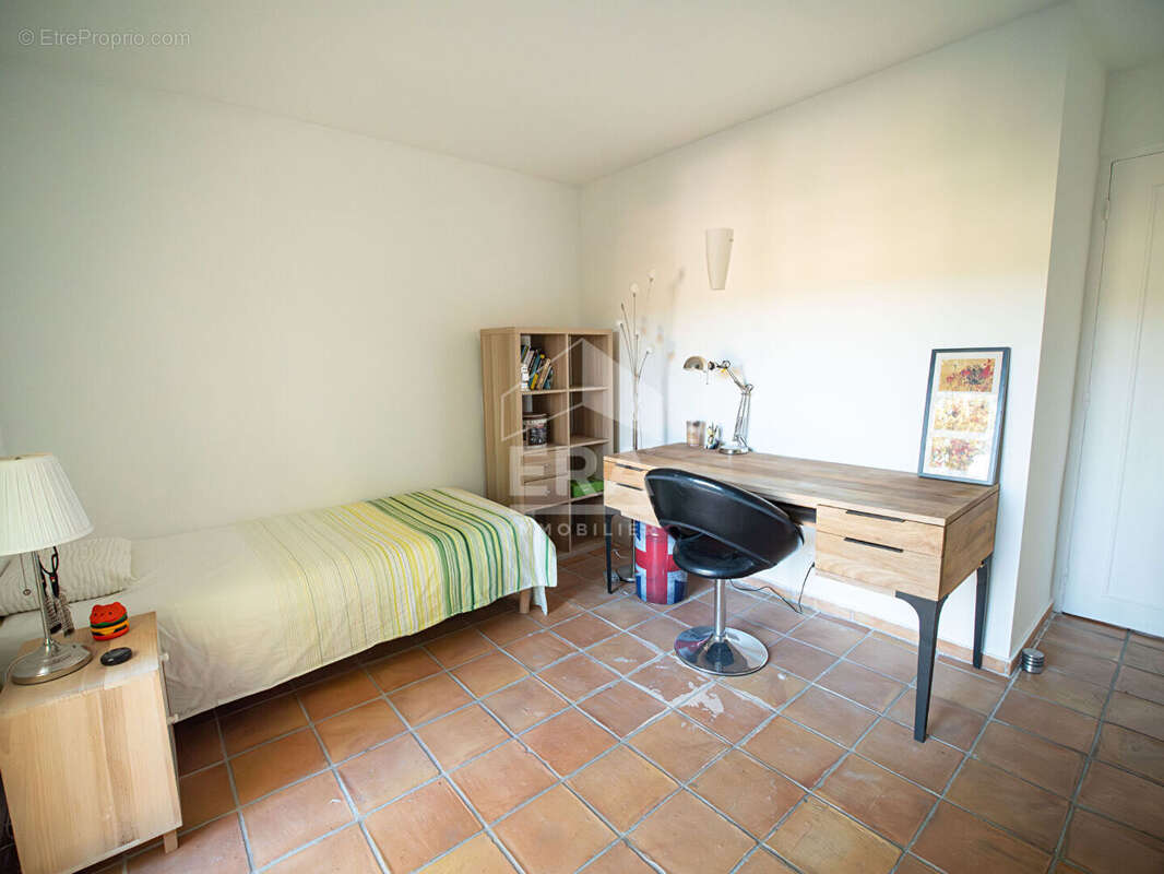 Autre à LA ROQUETTE-SUR-SIAGNE