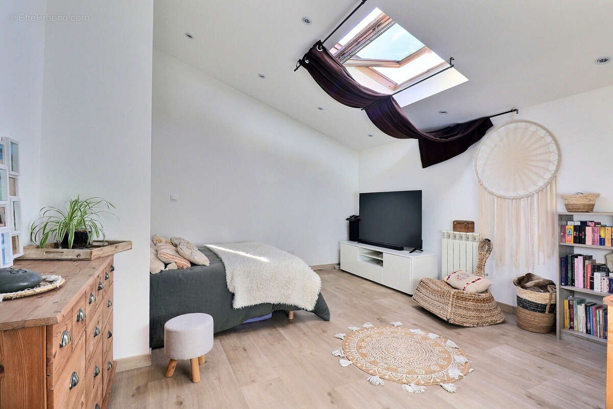 Maison à AMBARES-ET-LAGRAVE