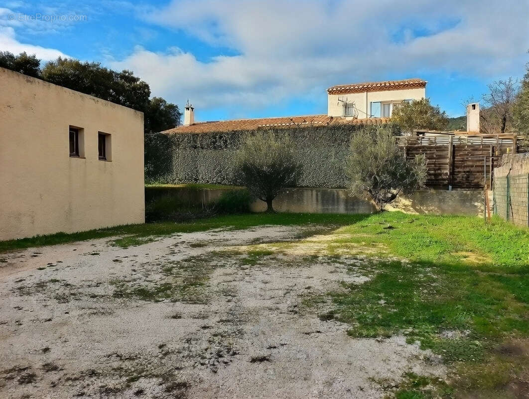 Appartement à BORMES-LES-MIMOSAS