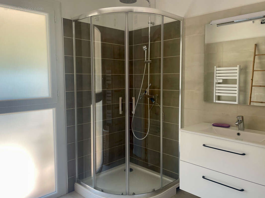 Exclusivité au pied du massif des albères : villa 4 faces rénovée de 146 m2 avec piscine et garage - photo 14