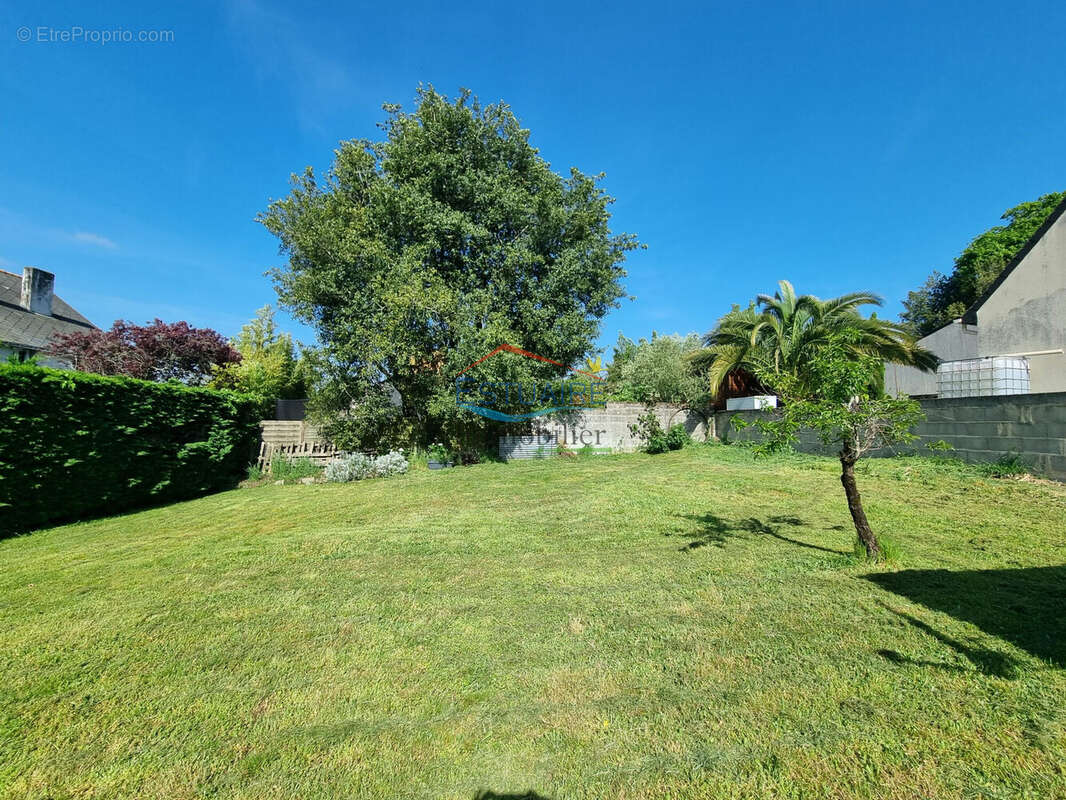 Appartement 315 m² à Saint-Etienne-De-Montluc  - photo 9