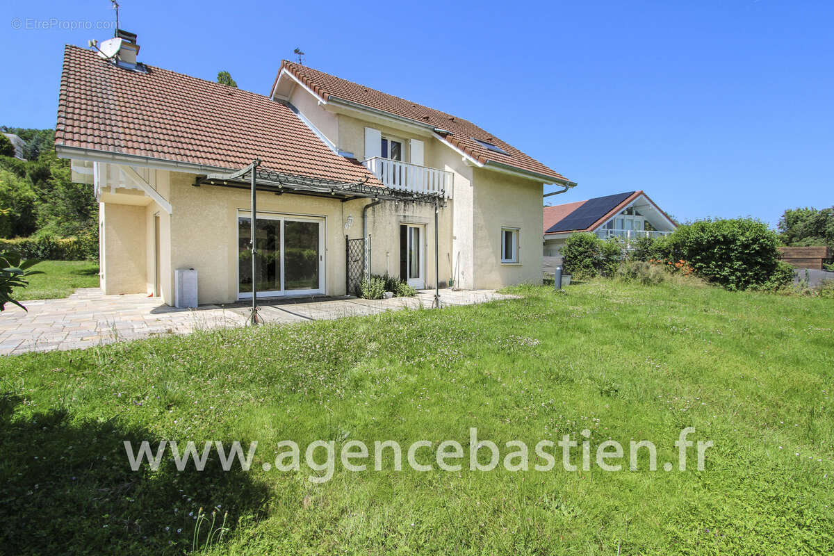 Maison à GRILLY