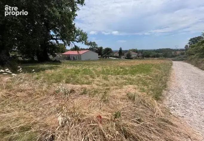 Terrain à SAINT-JUNIEN