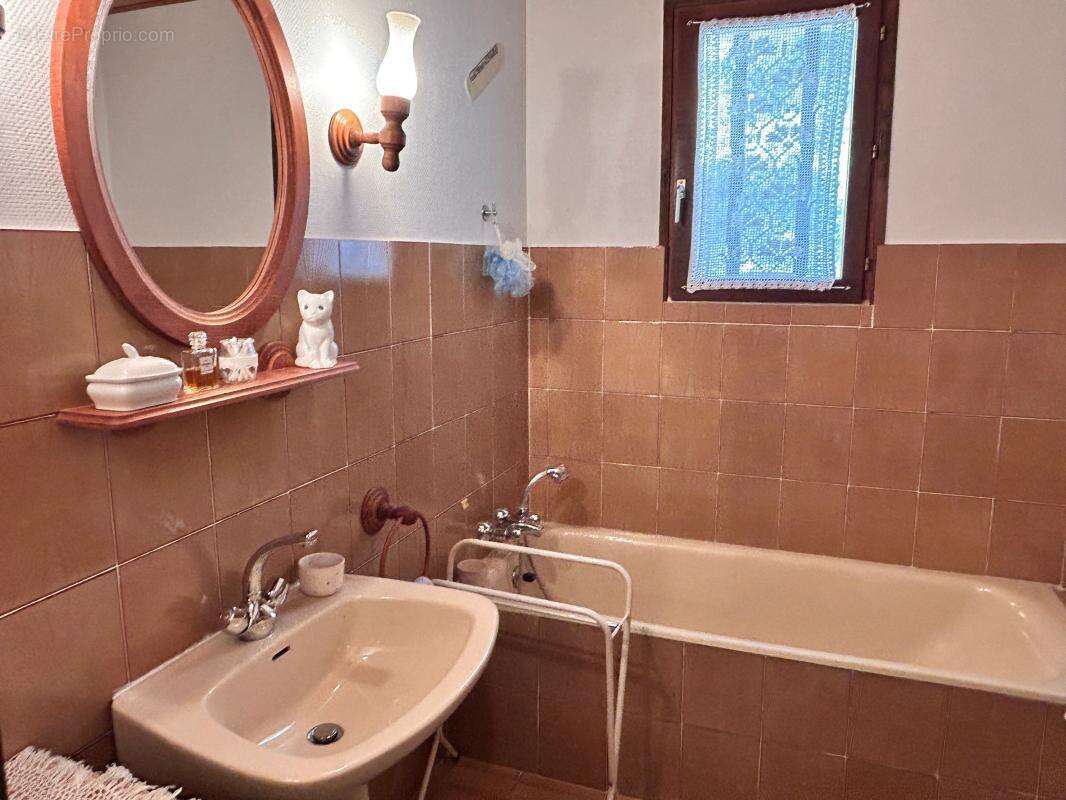 Maison à SAINT-FERREOL-TRENTE-PAS