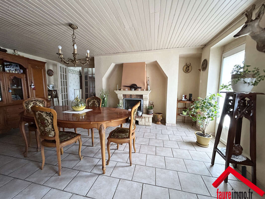 Maison à MANSAC