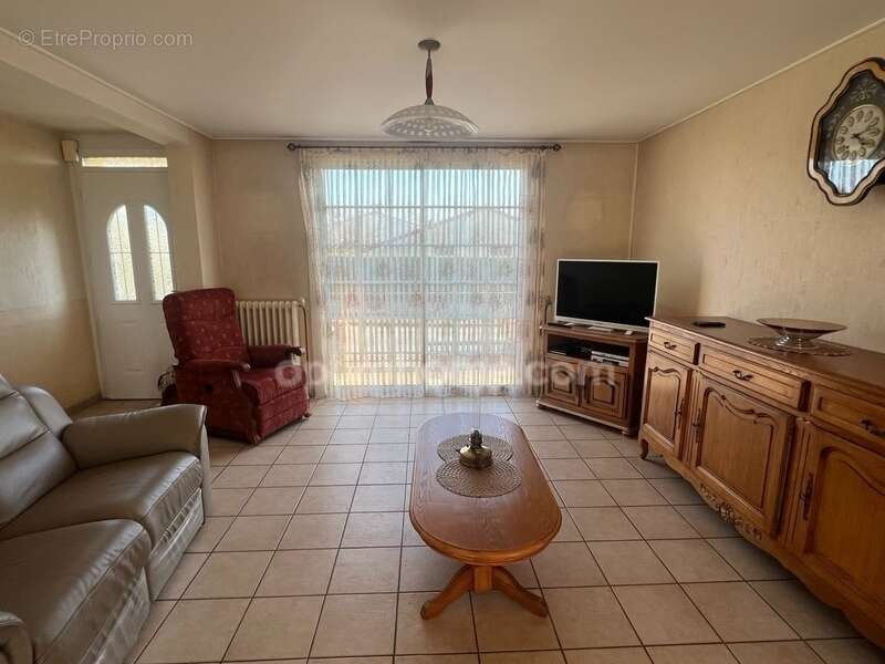 Maison à vendre 7 pièces MORTAGNE SUR SEVRE (85) - photo 4