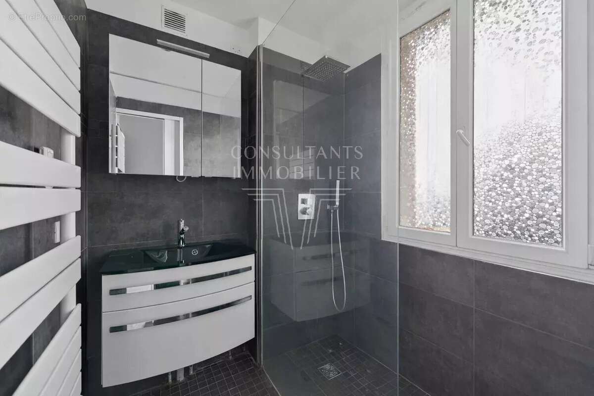Appartement à LEVALLOIS-PERRET