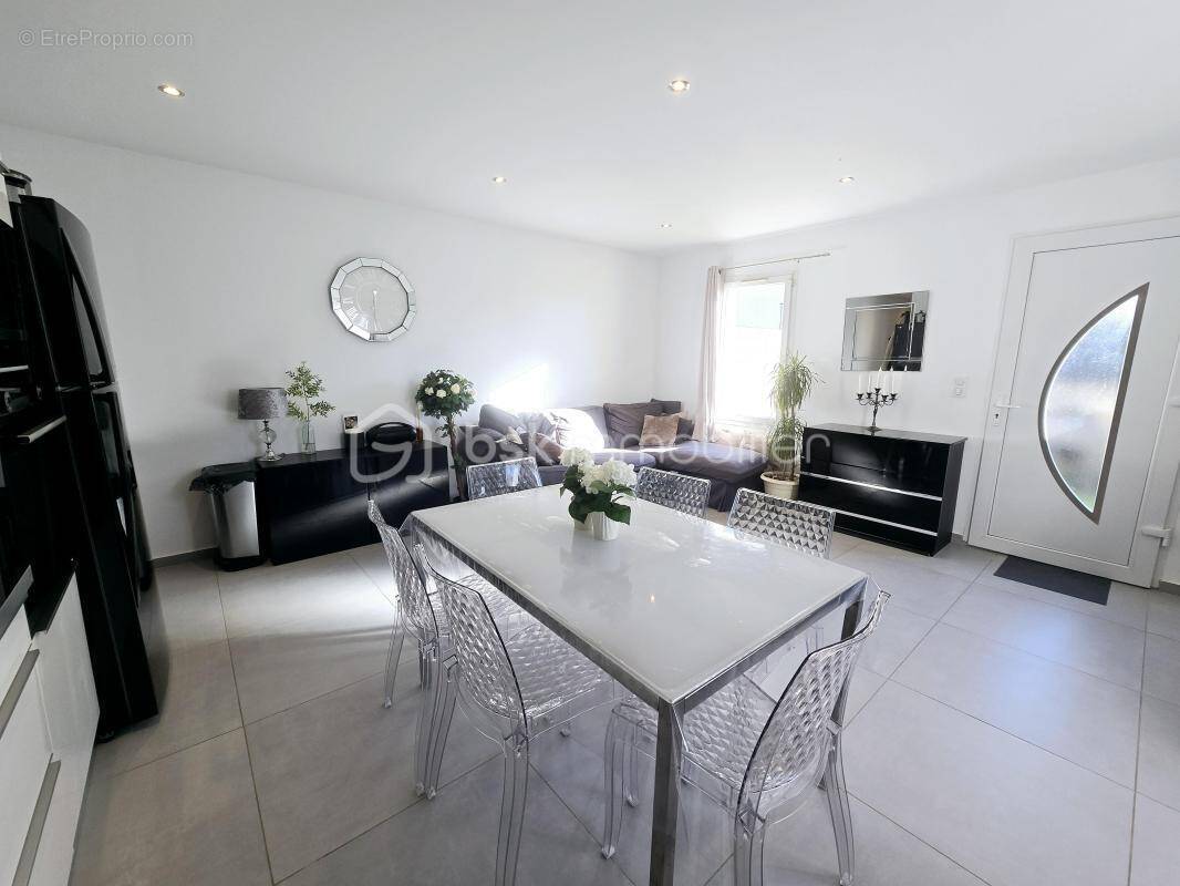 Appartement à VILLELAURE