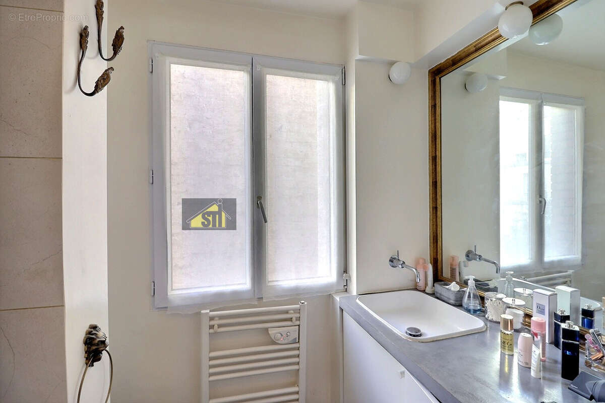 Appartement à PARIS-14E