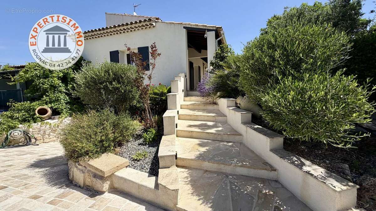 Maison à VELAUX