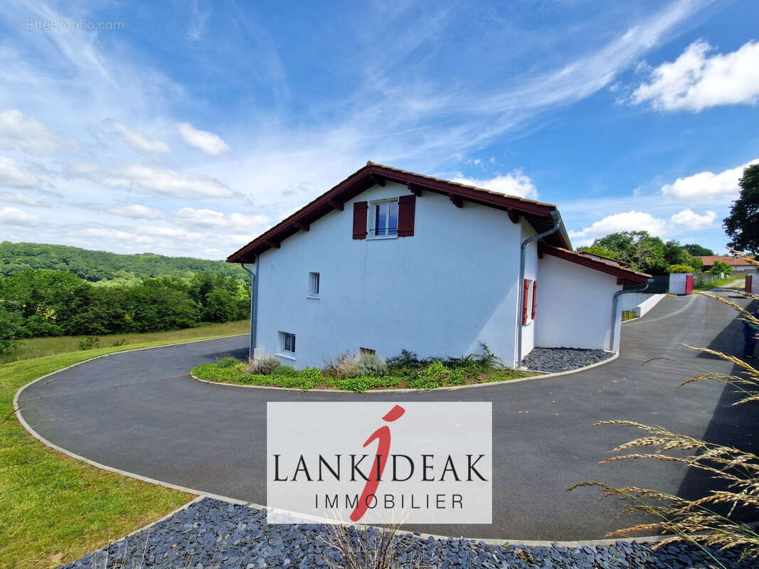 Maison à LARRESSORE