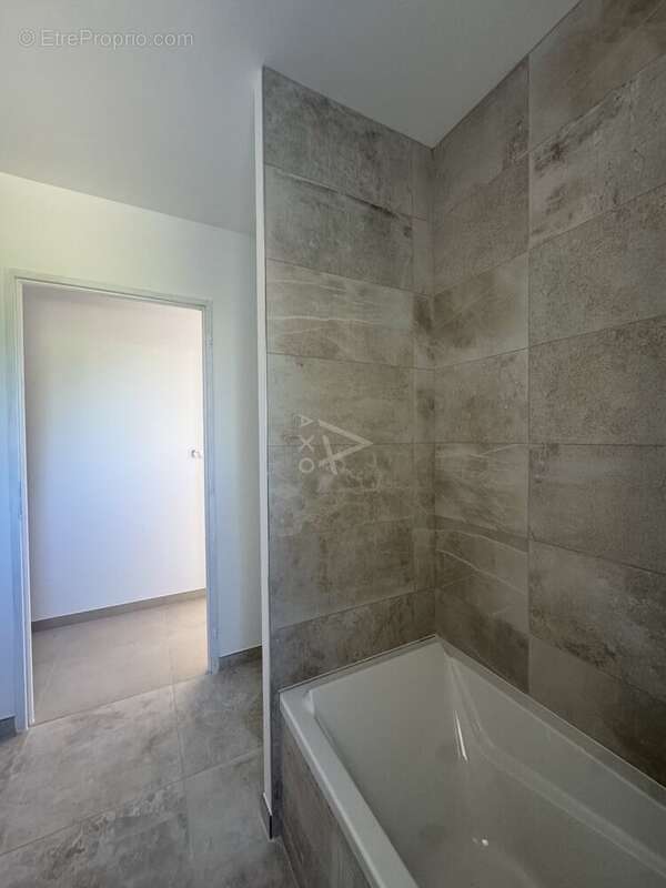 LARUSCADE  Maison neuve de 115 m², 3 chambres, garrage, jardin sans vis-à-vis - photo 7