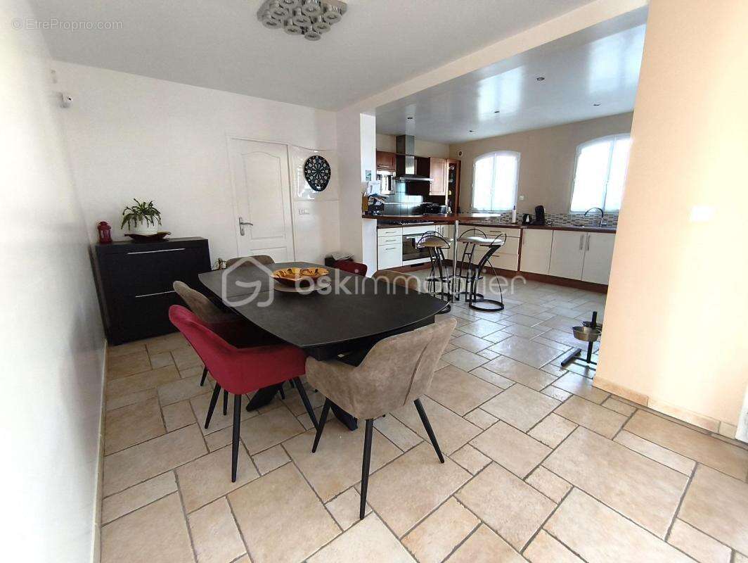 Maison de 210m2 avec piscine - photo 6
