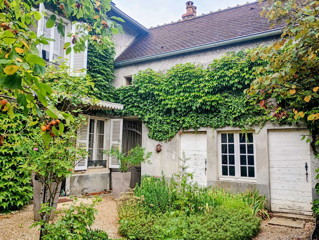 Maison à DAMPIERRE-SUR-SALON