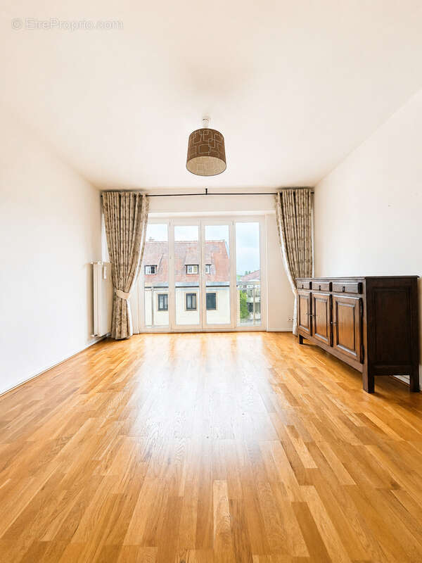 STRASBOURG Stockfeld - SOUS OFFRE - Appartement 3 pièces de 71m2 avec un balcon, une cave et un garage. - photo 2