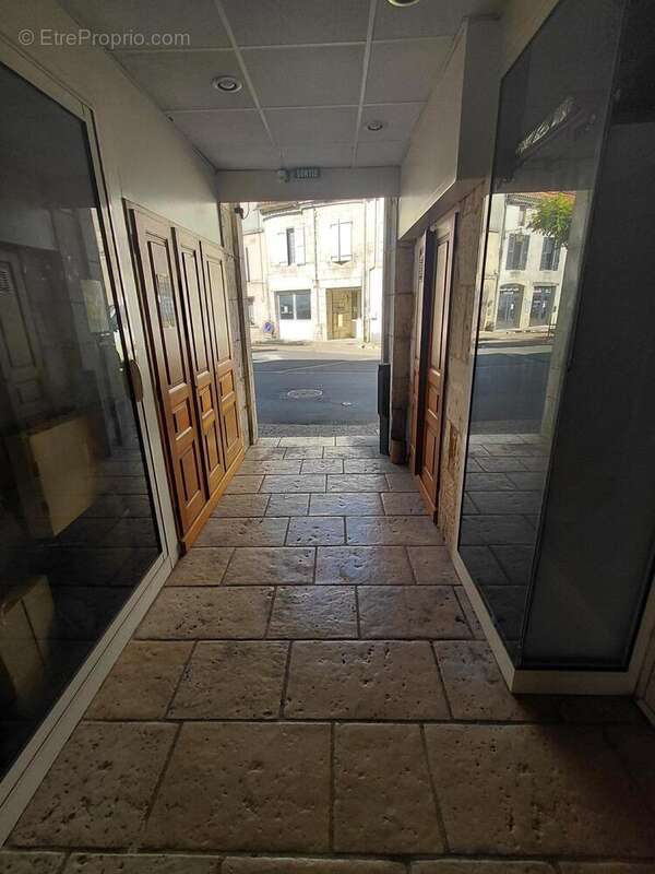 Appartement 335 m² à Mareuil  - photo 4