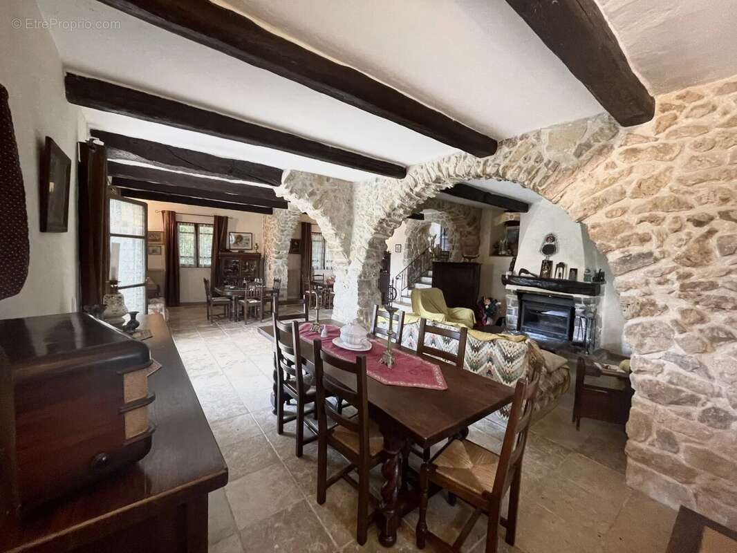 Maison à CHATEAUDOUBLE