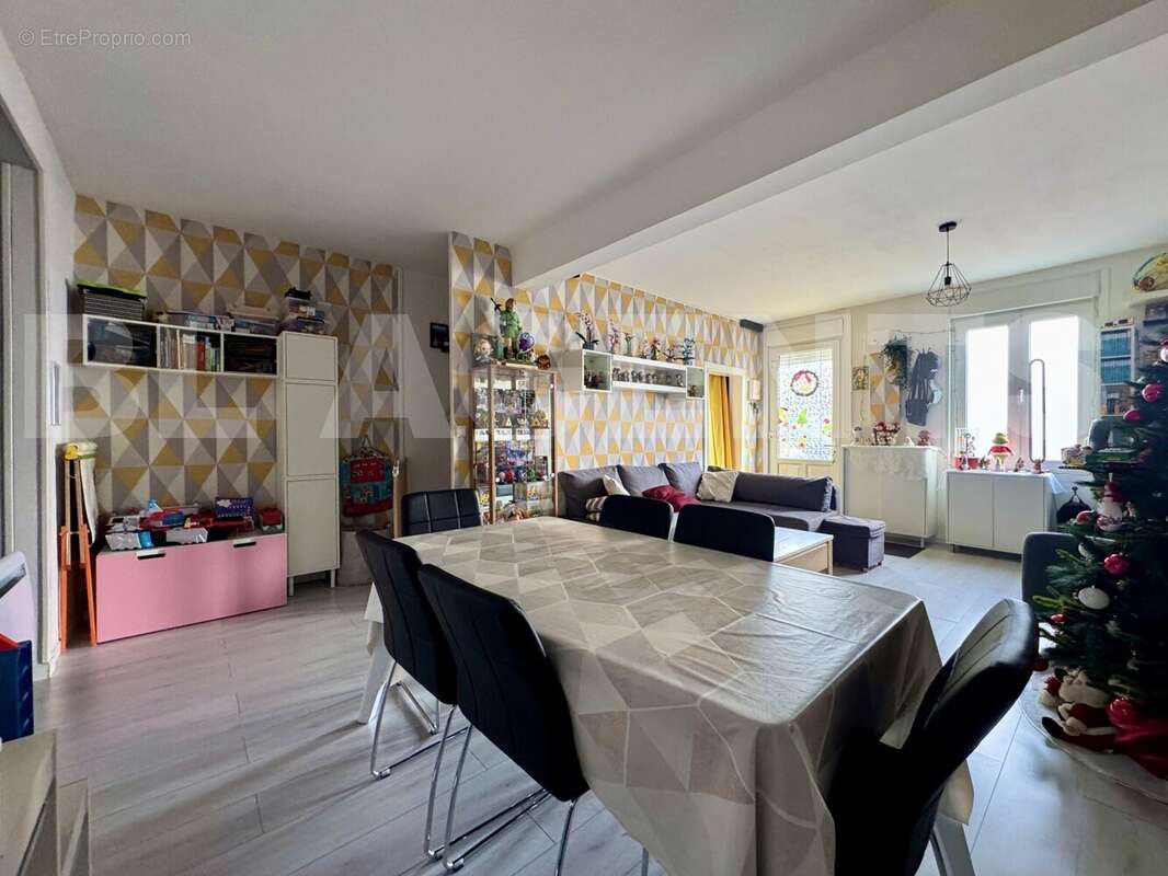 * pdv 3 - Maison à BRUAY-LA-BUISSIERE