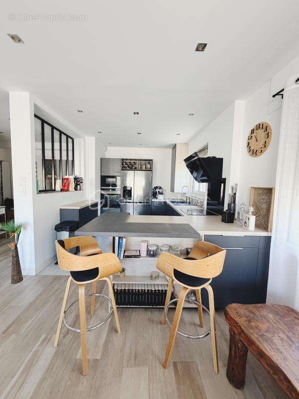 Coup de cœur Rare à la vente au Mourillon – Élégant T3 de 105 m² avec grande terrasse -  cave et garage - photo 6