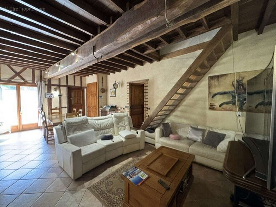 Maison 7 pièces avec jardin et dependances à semoine - photo 2