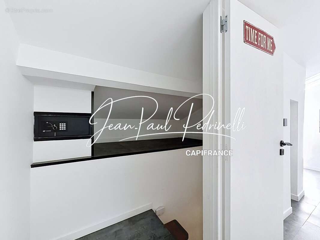 SAINT-RAPHAËL, Duplex 3 pièces 59 m² total,  meublé et équipé,  parking privatif et climatisation - DPE C - photo 15